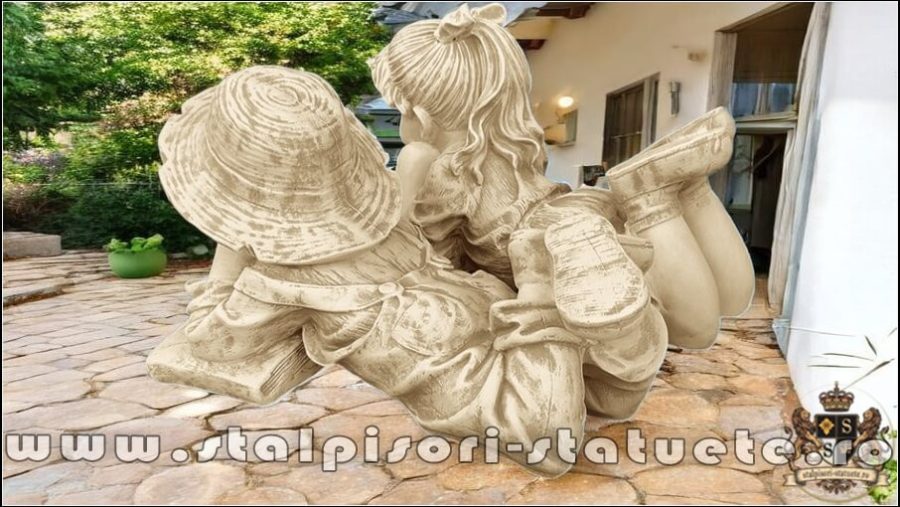 Statuete set doi copii scolari, galben patinat, model S15. (4)