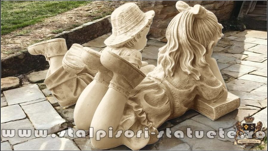 Statuete set doi copii scolari, galben patinat, model S15. (5)