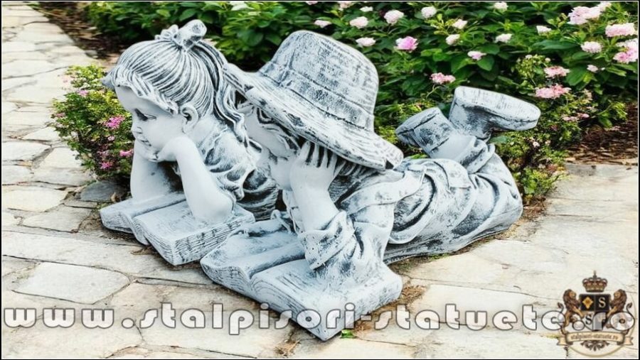 Statuete set doi copii scolari, gri patinat, model S15. (3)