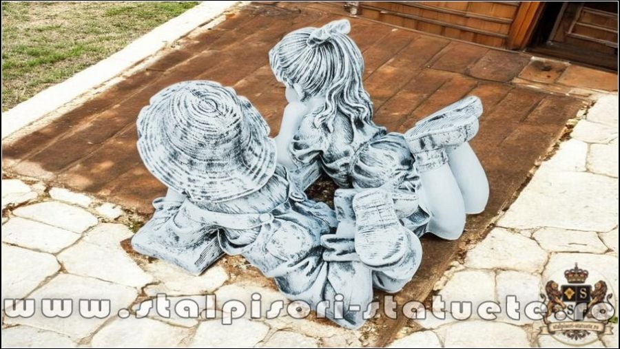 Statuete set doi copii scolari, gri patinat, model S15. (5)