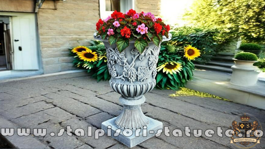 Vază ornament cu picior, gri patinat, model V1. (3)