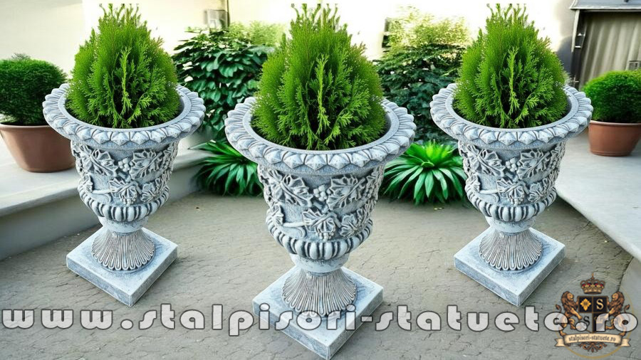 Vază ornament cu picior, gri patinat, model V1. (5)