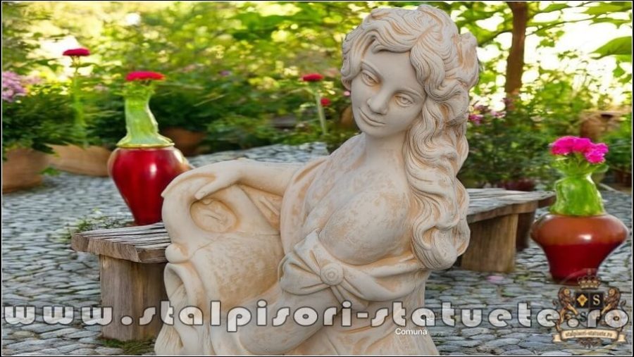 Statuetă domnița cu ulcea, galben patinat, model S16. (2)