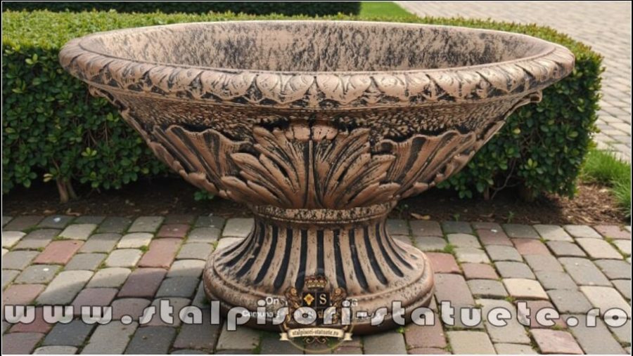 Vază mare, ornament stejar, arămiu antichizat, model V5. (2)