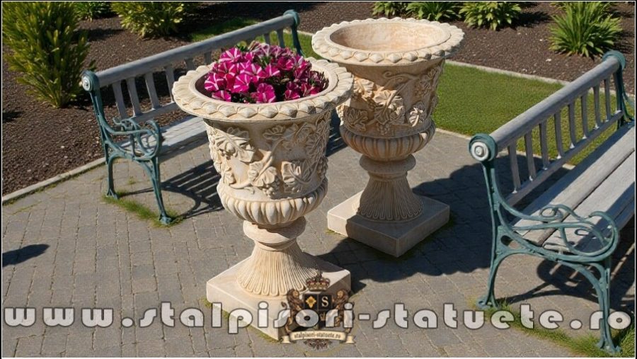 Vază ornament cu picior, galben patinat, model V1. (2)