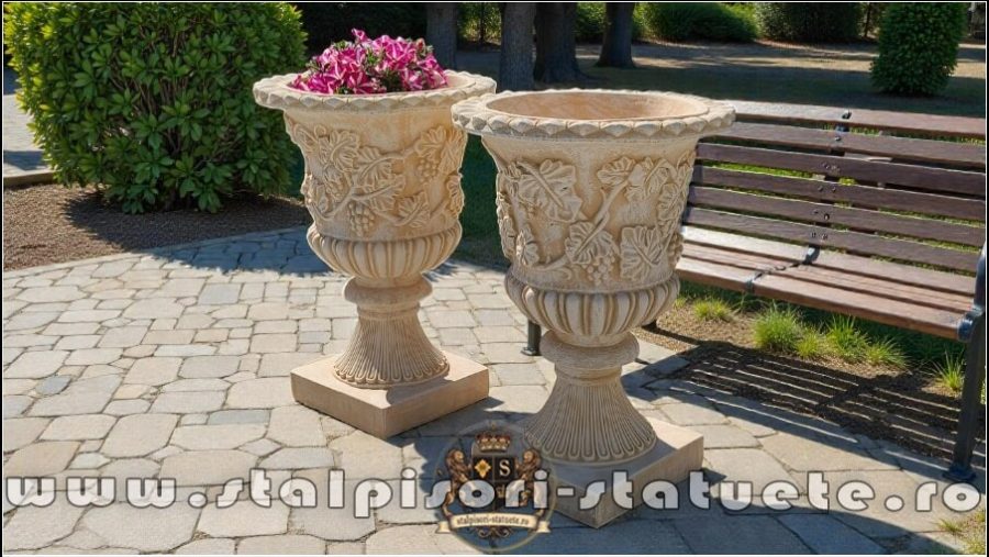 Vază ornament cu picior, galben patinat, model V1. (4)