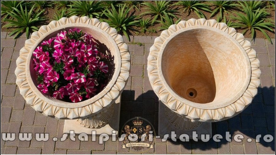 Vază ornament cu picior, galben patinat, model V1. (5)