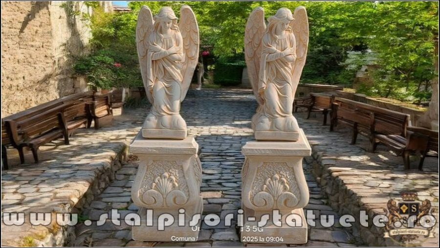 Set doi îngerași cu soclu, galben antichizat, model S27-S59. (1)