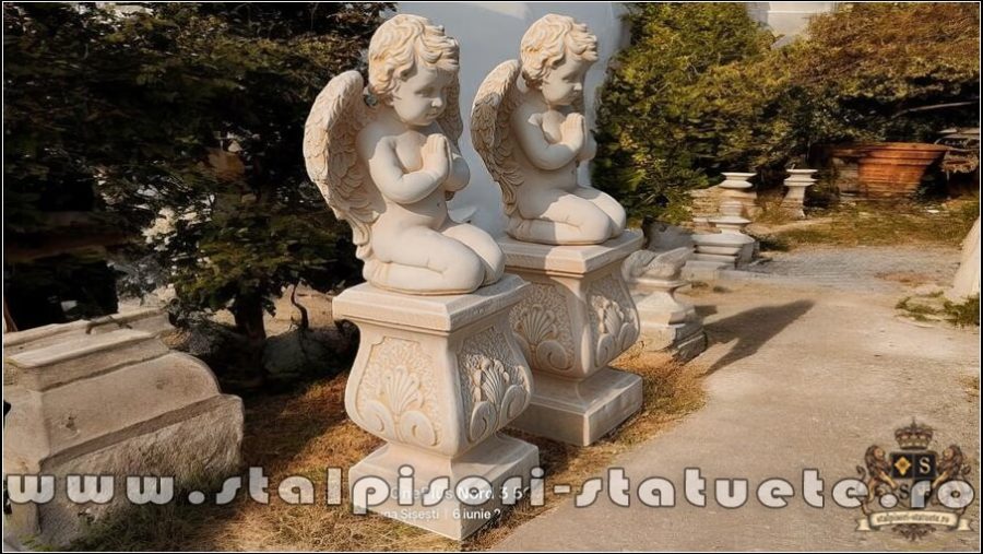 Set doi îngerași cu soclu, galben antichizat, model S4-S27. (2)