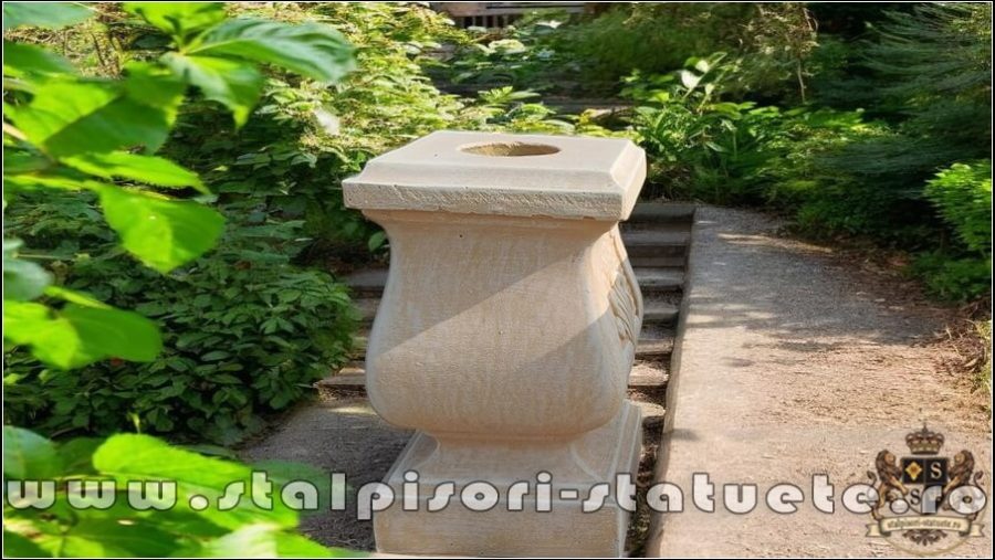 Soclu, stativ, galben patinat, model S27. (3)