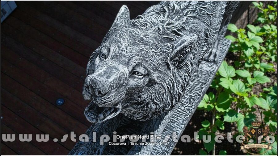 Statuetă lupoaică mare, gri antichizat, model S96.