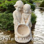 Statuetă copii cu coșuleț, galben patinat, model S7.