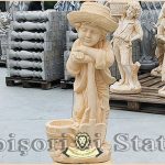 Statuetă băiat cu hârleț, galben patinat, model S60.