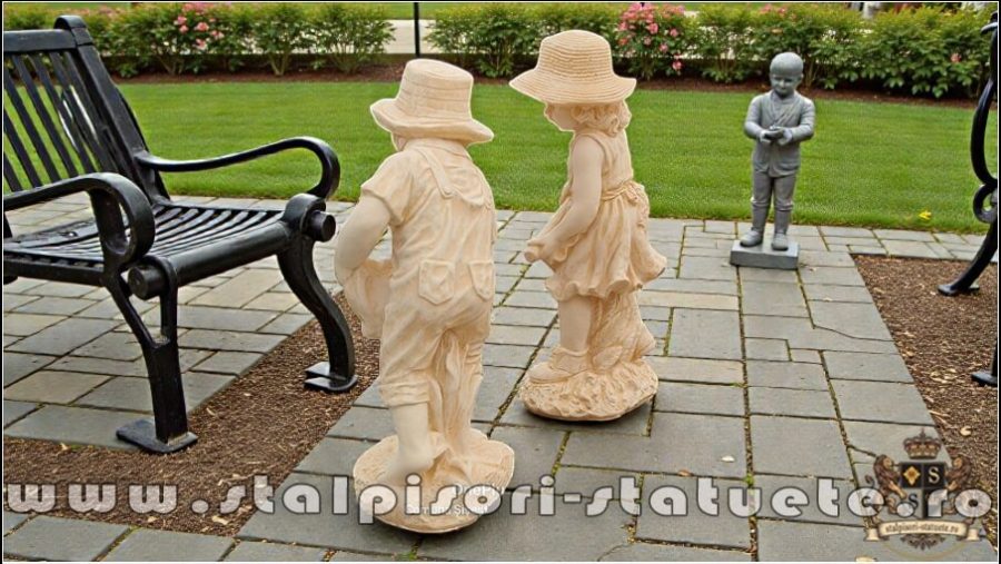 Set două statuete grădinari, galben patinat, model S92. (5)