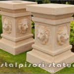 Soclu, stativ, cap de leu, galben patinat, model S84.