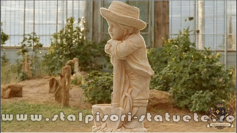 Statuetă băiat cu hârleț, galben patinat, model S60. (3)