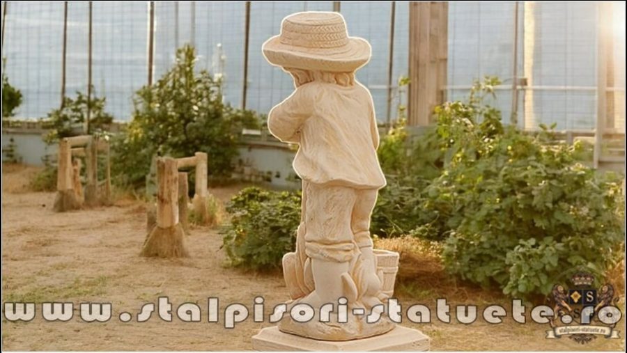 Statuetă băiat cu hârleț, galben patinat, model S60. (5)