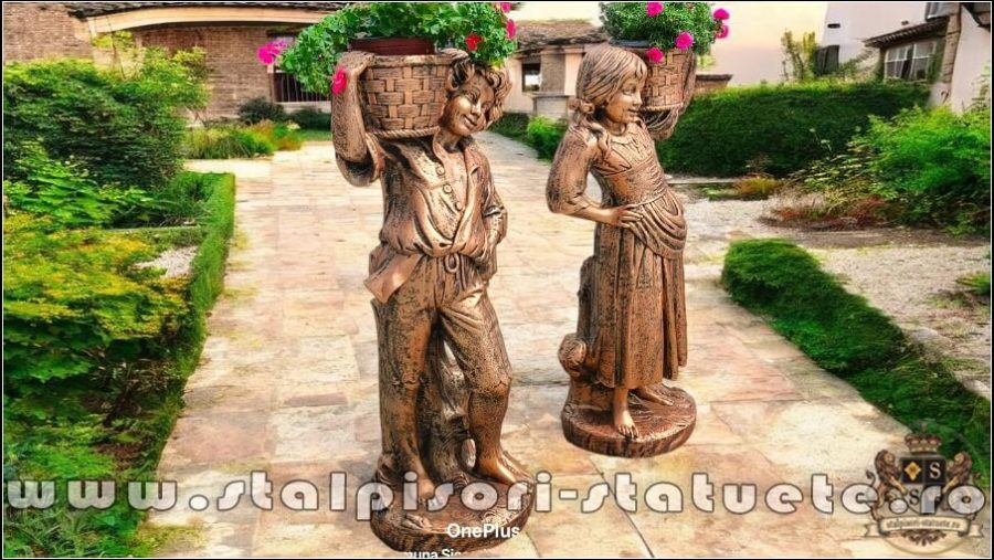 Statuete copii cu coșulețe, arămiu antichizat, model J3,J4. (2)