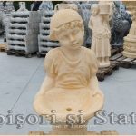 Set stativ cu copil la cișmea, galben patinat, model S27-S93.