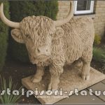 Statuetă văcuță Highland, galben patinat, model S106.