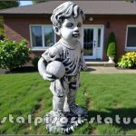 Statuetă fotbalist junior, gri antichizat, model S102.