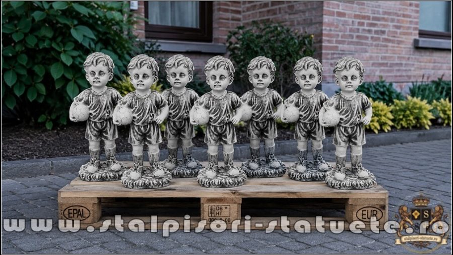 Statuetă fotbalist junior, gri antichizat, model S102. (5)