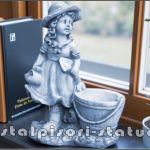 Statuetă micuța grădinăreasă, gri antichizat, model S103.