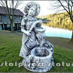 Statuetă țărăncuța la pompă, gri patinat, model S105.