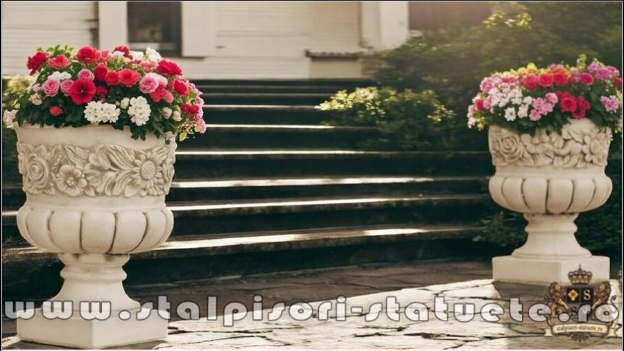 Vază ornament cu picior, gri patinat, model V7. (3)