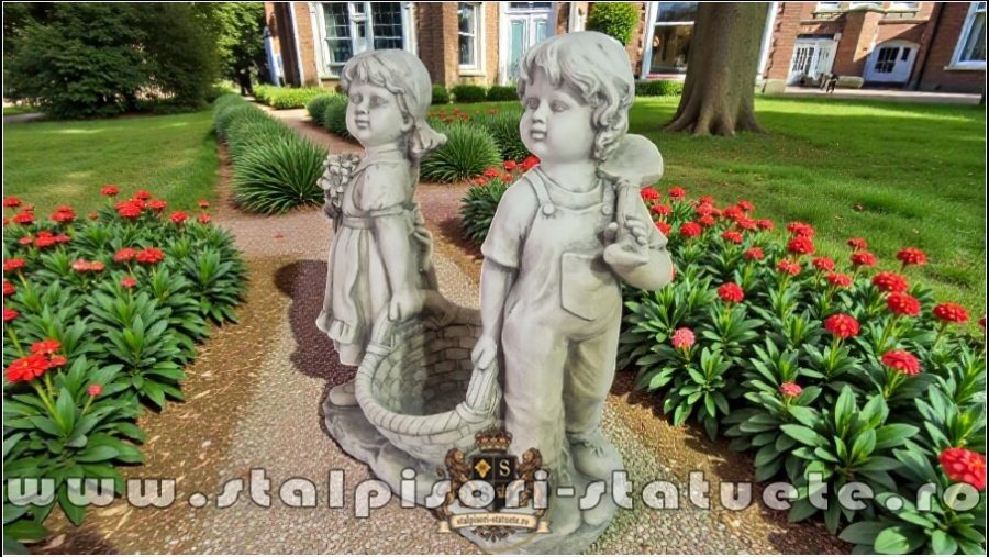 Statuetă copii cu coșuleț, gri antichizat, model J2. (4)