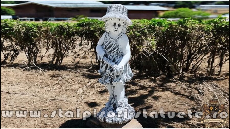 Statueta fetiţa cu furtun, gri patinat, model S34. (1)