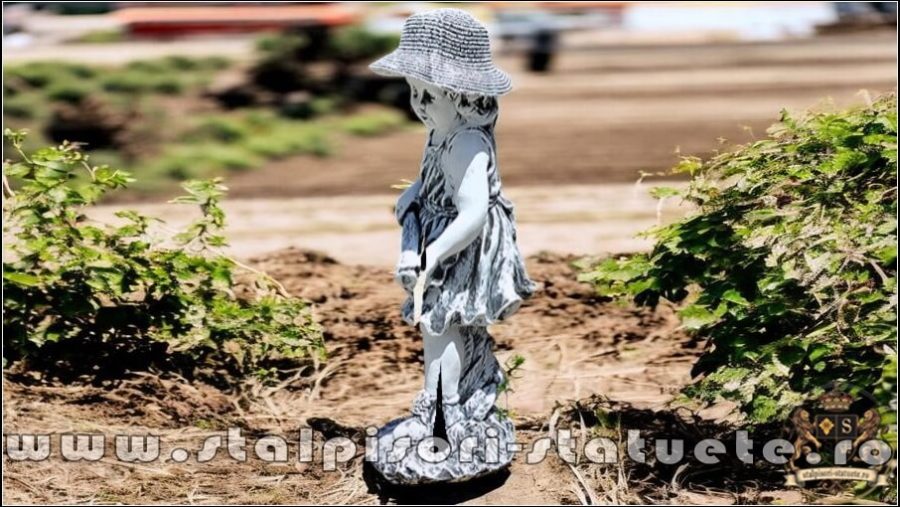 Statueta fetiţa cu furtun, gri patinat, model S34. (3)