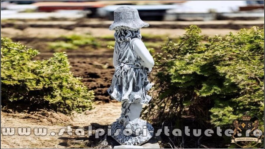 Statueta fetiţa cu furtun, gri patinat, model S34. (5)