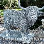 Statuetă văcuță Highland, gri patinat, model S106.