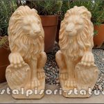 Statuetă leu mic cu blazon, galben patinat, model S2.
