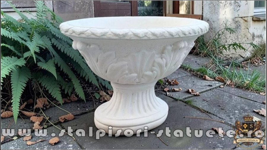 Vază mare, ornament stejar, alb marmorat, model V5. (2)