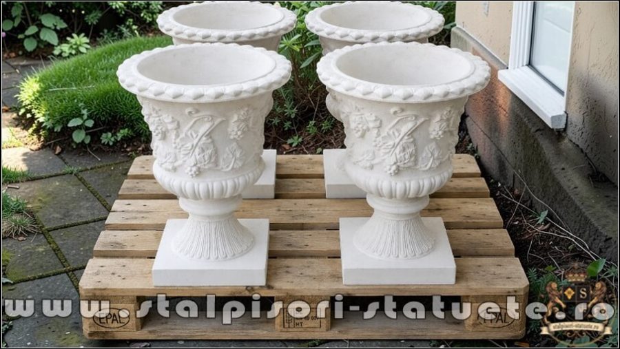 Vază ornament cu picior, alb marmorat, model V1. (6)