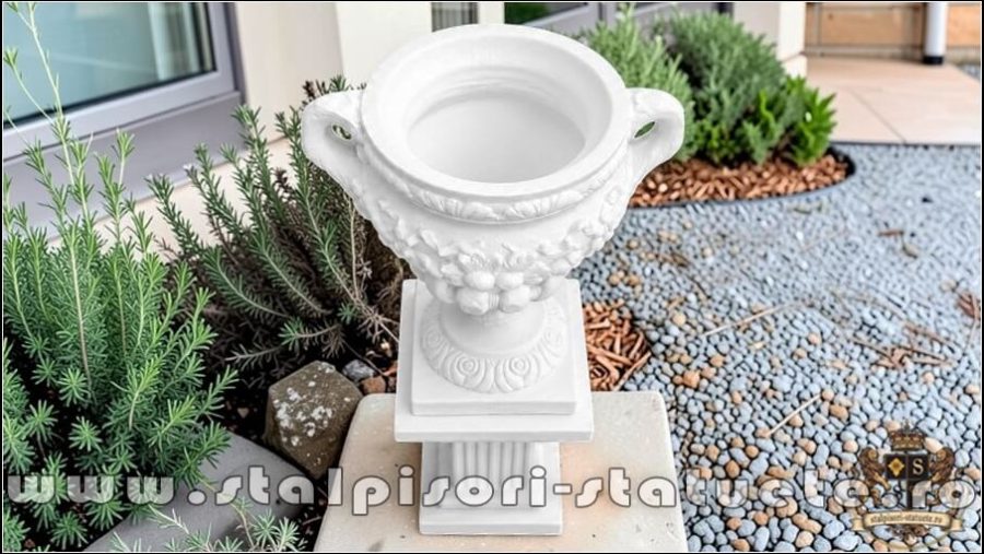 Vază ornament mare cu picior, alb marmorat, model V6-S64. (3)