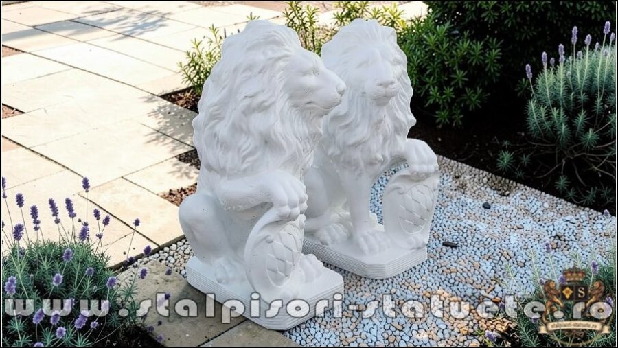 Statuetă leu mic cu blazon, alb marmorat, model S2. (2)
