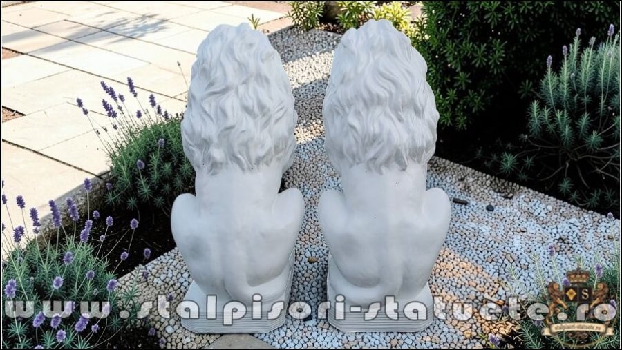 Statuetă leu mic cu blazon, alb marmorat, model S2. (4)