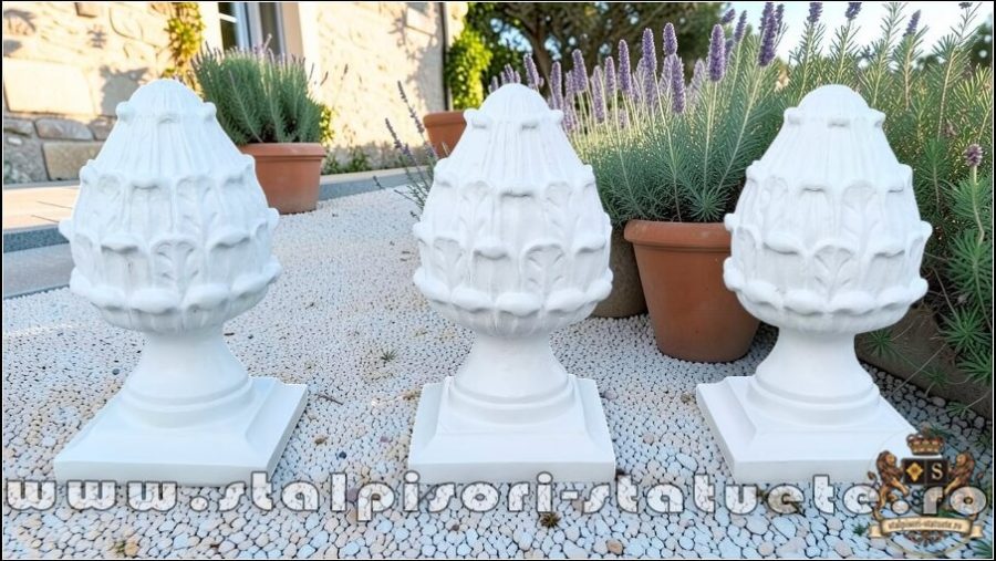Capitel con de pin cu bază, alb marmorat, model T3. (2)