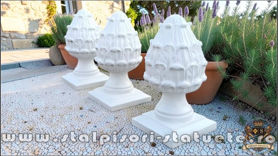 Capitel con de pin cu bază, alb marmorat, model T3. (3)
