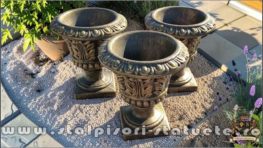 Vază ornament stejar cu picior, auriu patinat, model V3. (3)