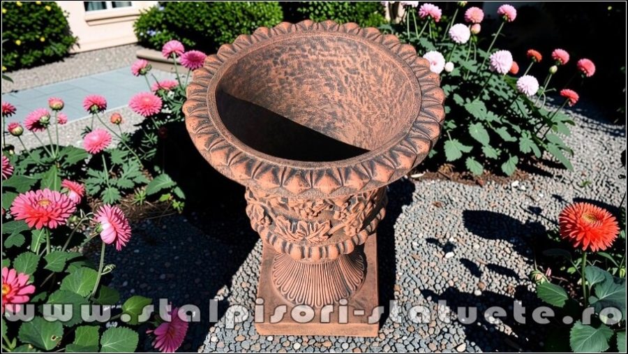 Vază ornament cu picior, terracotta patinat, model V1. (3)