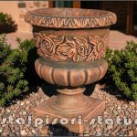 Vază ornament cu picior, terracotta patinat, model V7.