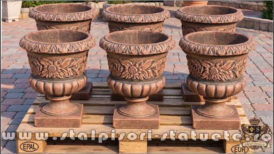 Vază ornament cu picior, terracotta patinat, model V7. (4)